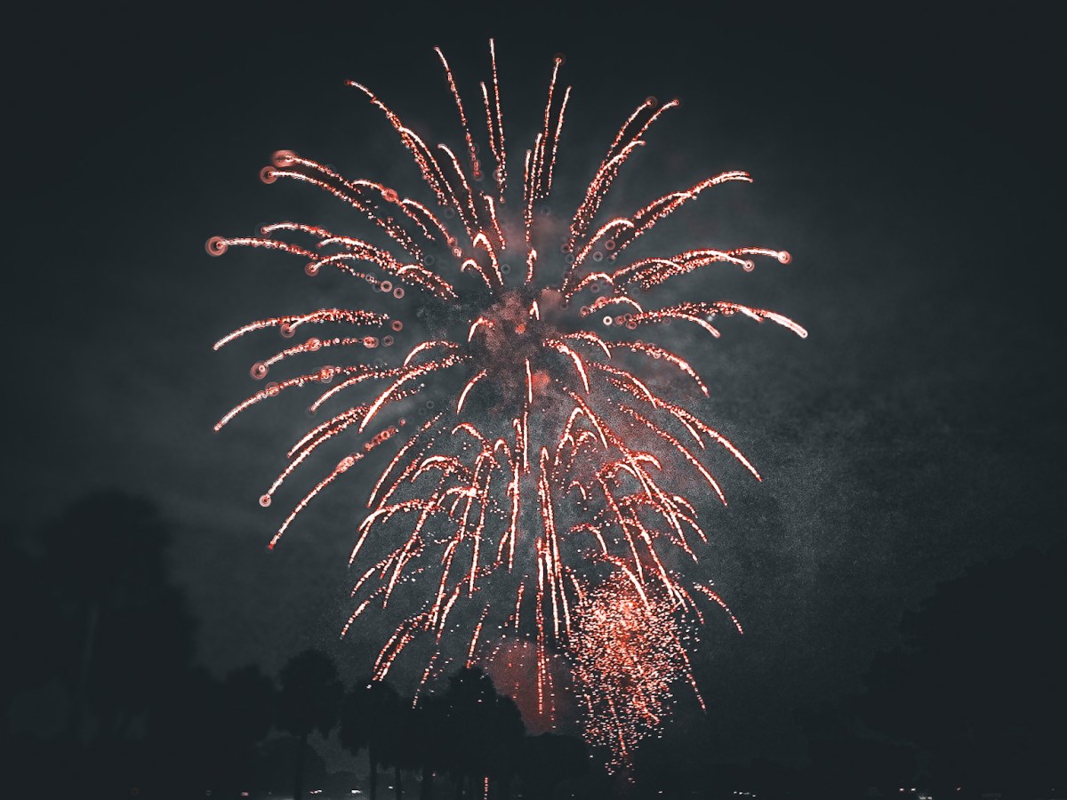 The 18th fairway at Palmetto lifts the community with live music and&nbsp;fireworks